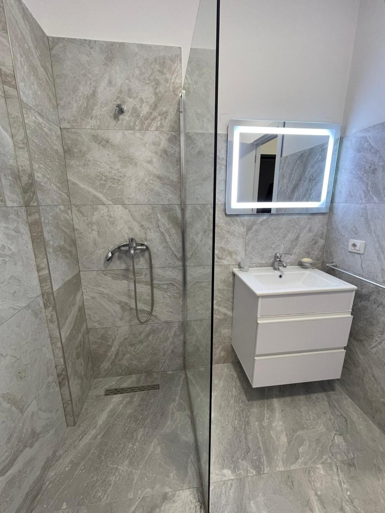 Modern Apartment In Central Vlorë 外观 照片